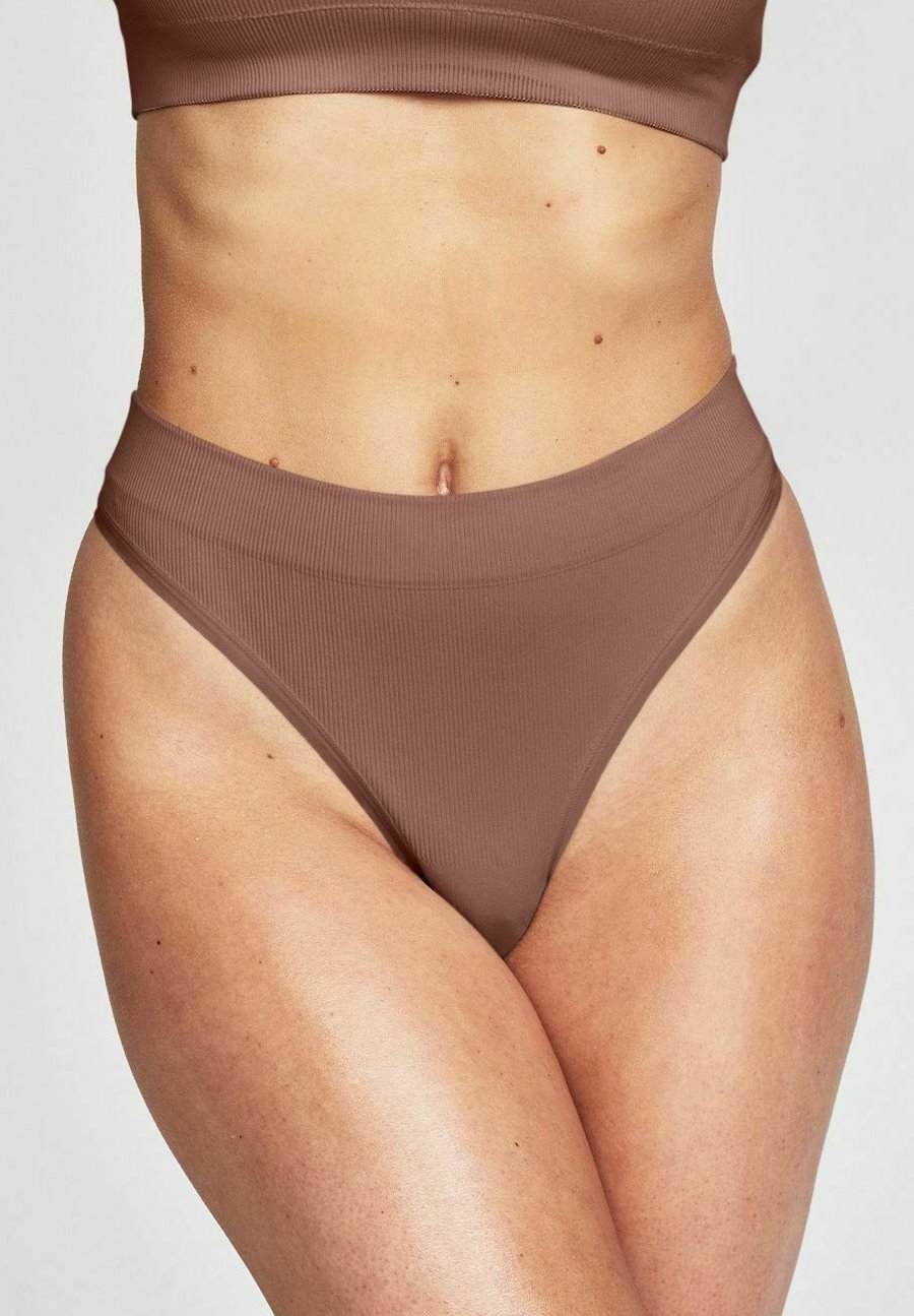 Трусы Frank Dandy MALIBU RIBBED, Bronze
Трусы Frank Dandy MALIBU RIBBED, Bronze