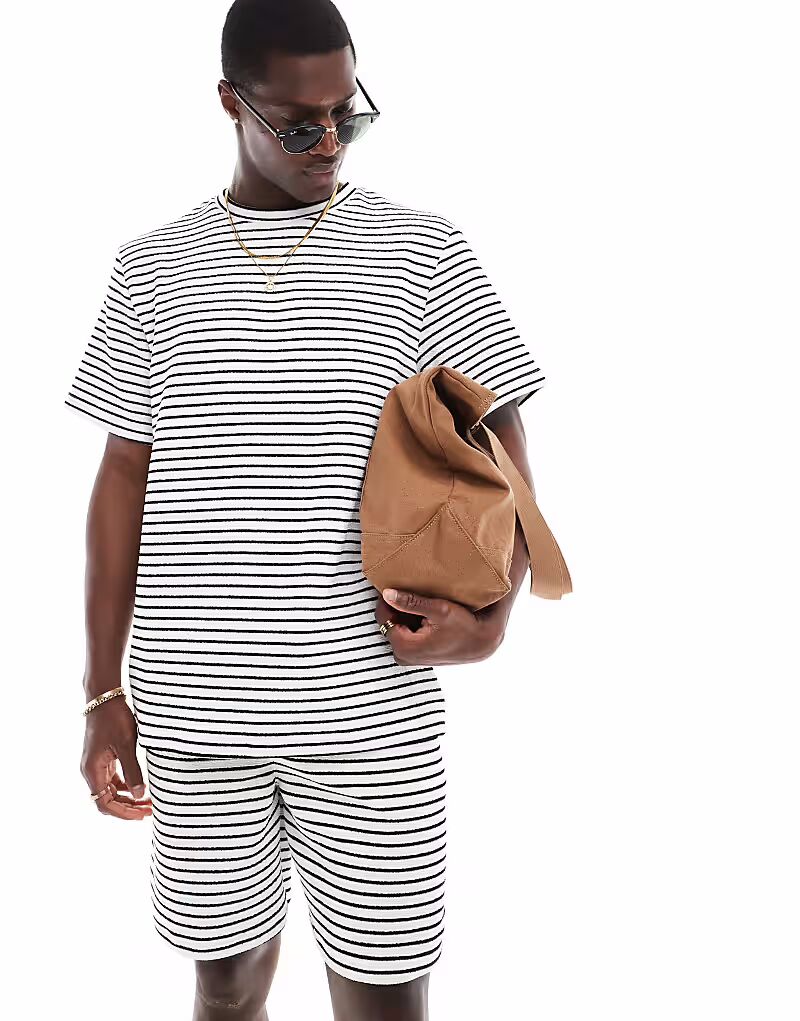 Пляжная рубашка South Beach в черно-белую фактурную полоску
Пляжная рубашка South Beach в черно-белую фактурную полоску