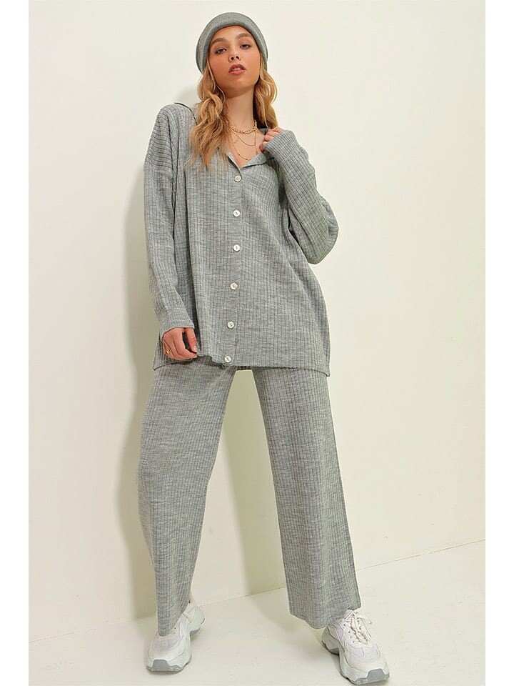 Пуловер Trend Alacati 2tlg. Outfit, серый
Пуловер Trend Alacati 2tlg. Outfit, серый