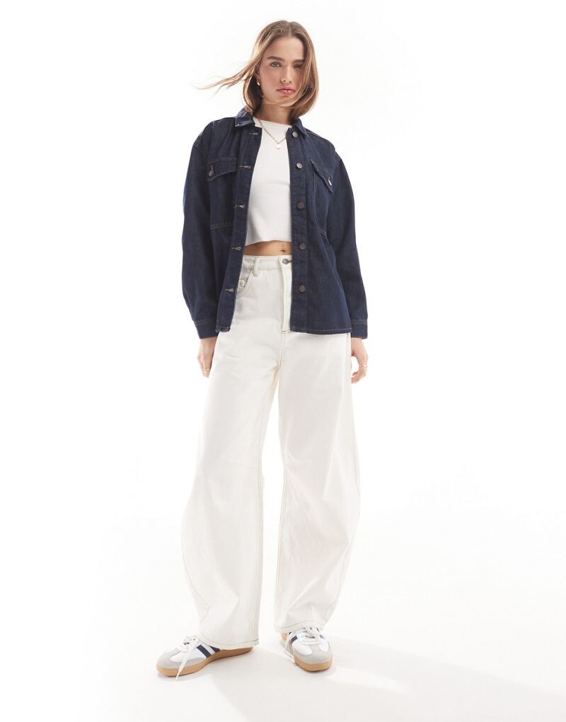 JDY – Джинсовая куртка темного цвета
JDY – Джинсовая куртка темного цвета