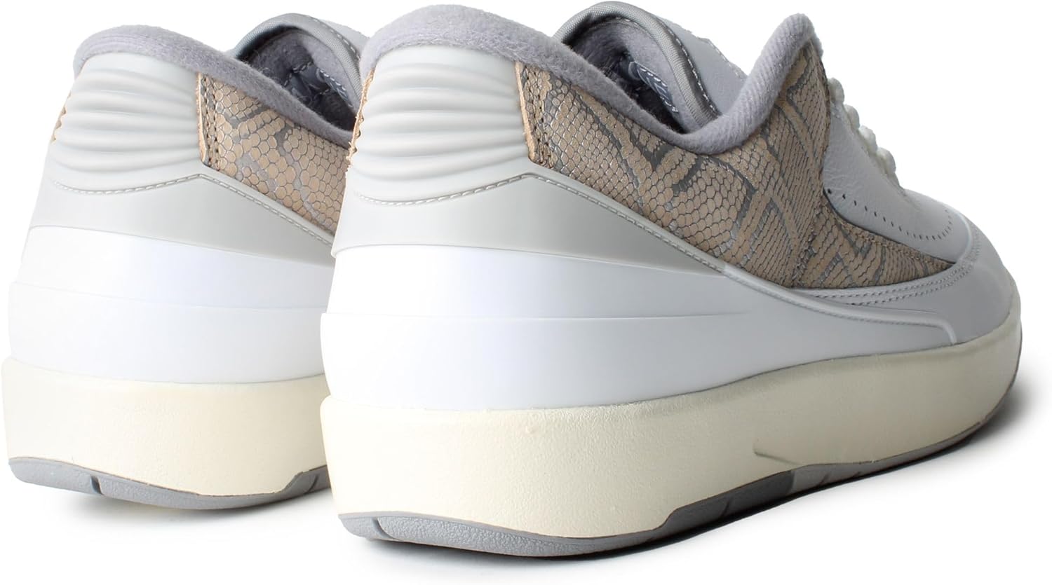 Nike Unisex-Adult 2 Retro Low, White/Cement Grey-Sanddrift-Neutral Grey
Nike Unisex-Adult 2 Retro Low, White/Cement Grey-Sanddrift-Neutral Grey