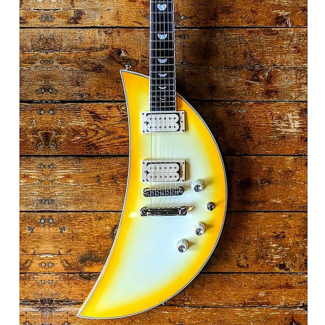 Электрогитара Eastwood Moonsault - Yellowburst
Электрогитара Eastwood Moonsault - Yellowburst
