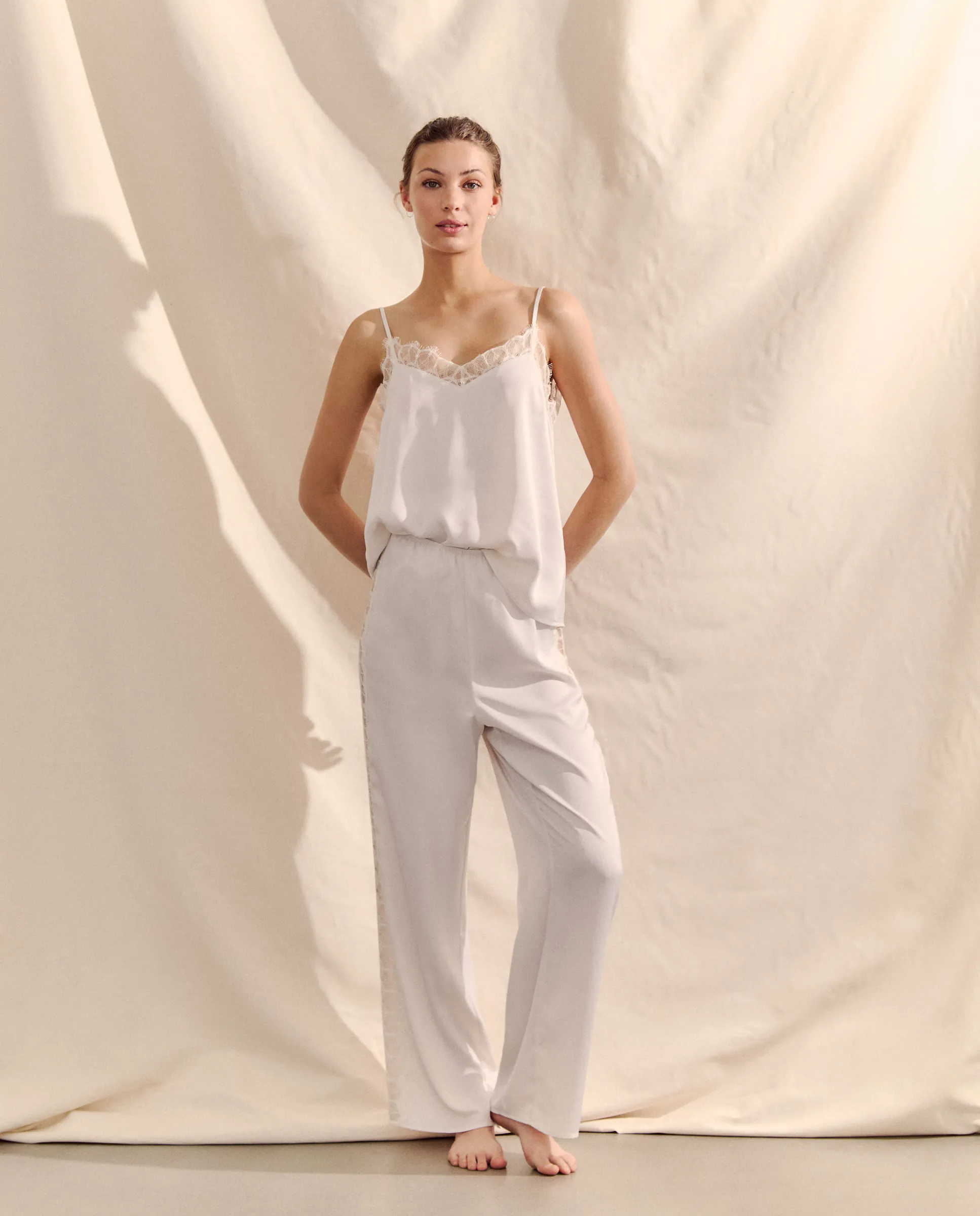 Женская пижама из сатина с бретелями Énfasis, белый
Женская пижама из сатина с бретелями Énfasis, белый