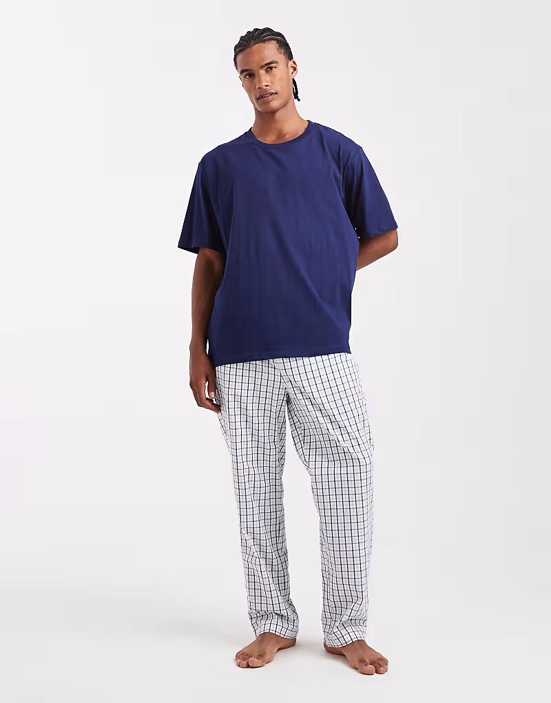 Гостиная в синих тонах Jack & Jones
Гостиная в синих тонах Jack & Jones