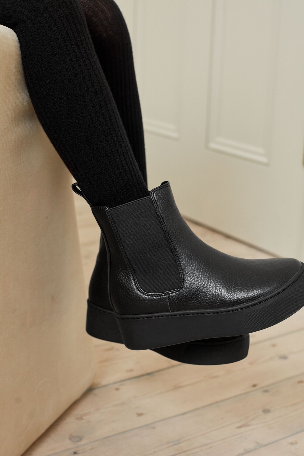 Массивные ботинки челси Next, черный
Массивные ботинки челси Next, черный