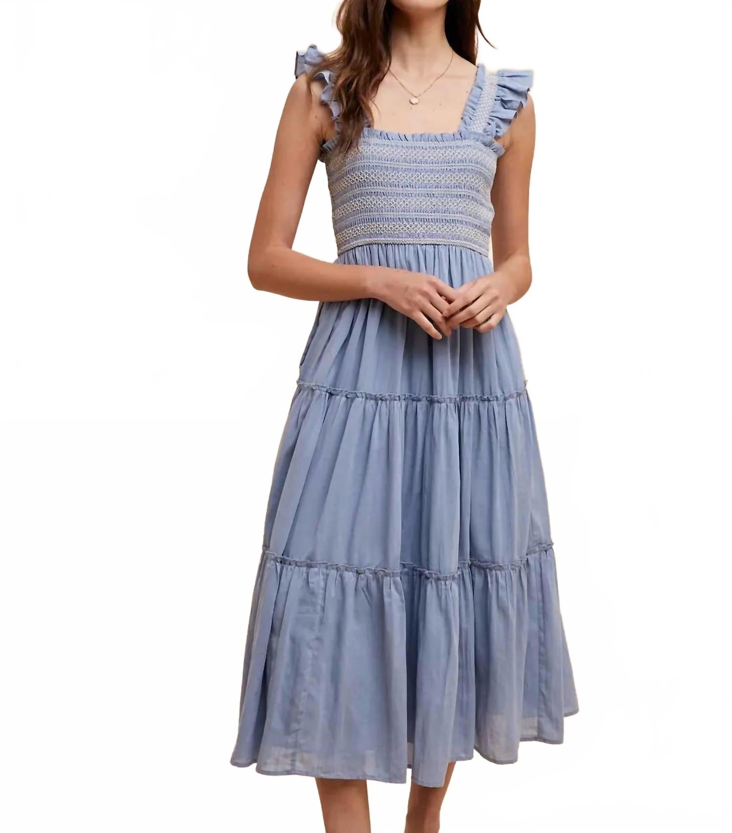 Контрастная строчка Сборчатое Макси платье В Воздушно-голубом IN-LOOM
Контрастная строчка Сборчатое Макси платье В Воздушно-голубом IN-LOOM