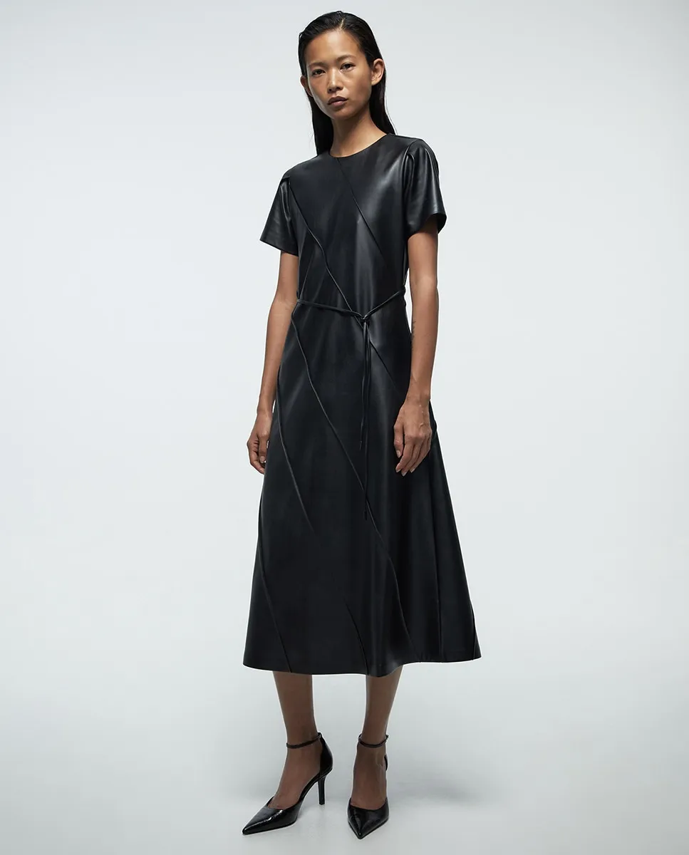 Платье с эффектным поясом Sfera, черный
Платье с эффектным поясом Sfera, черный