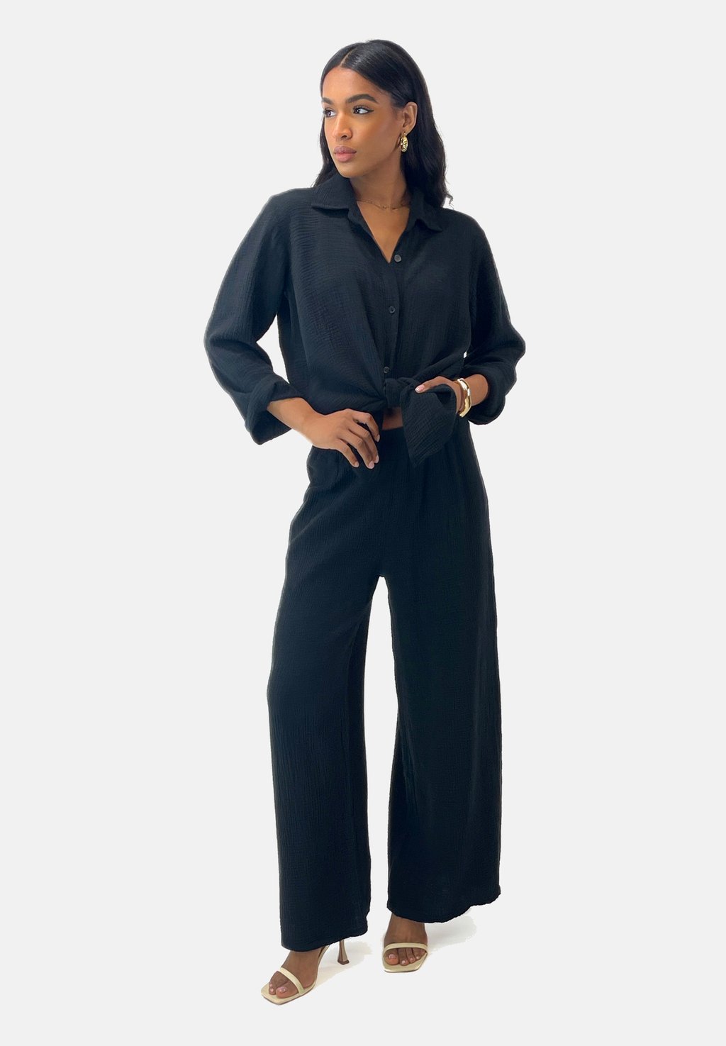 Блузка на пуговицах SET - Trousers Elara, черный
Блузка на пуговицах SET - Trousers Elara, черный