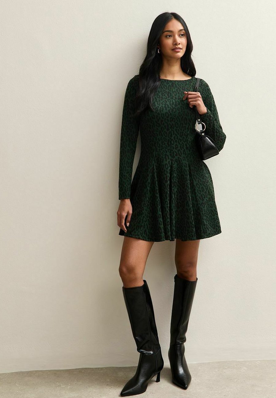 Платье New Look ANIMAL PATTERN LONG SLEEVE SKATER MINI, Green Pattern/Mottled Green
Платье New Look ANIMAL PATTERN LONG SLEEVE SKATER MINI, Green Pattern/Mottled Green