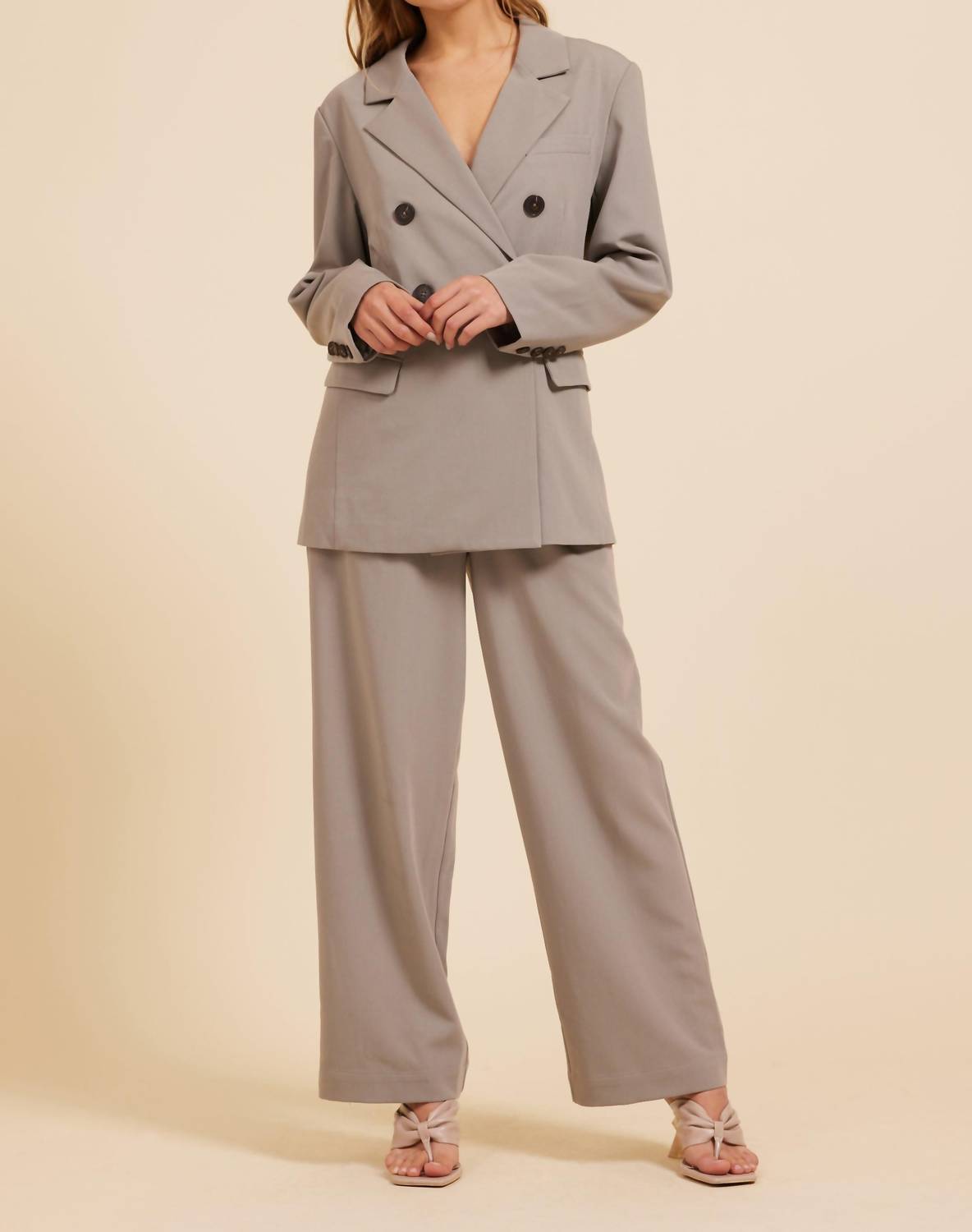 Двубортный блейзер оливкового цвета moodie
Двубортный блейзер оливкового цвета moodie