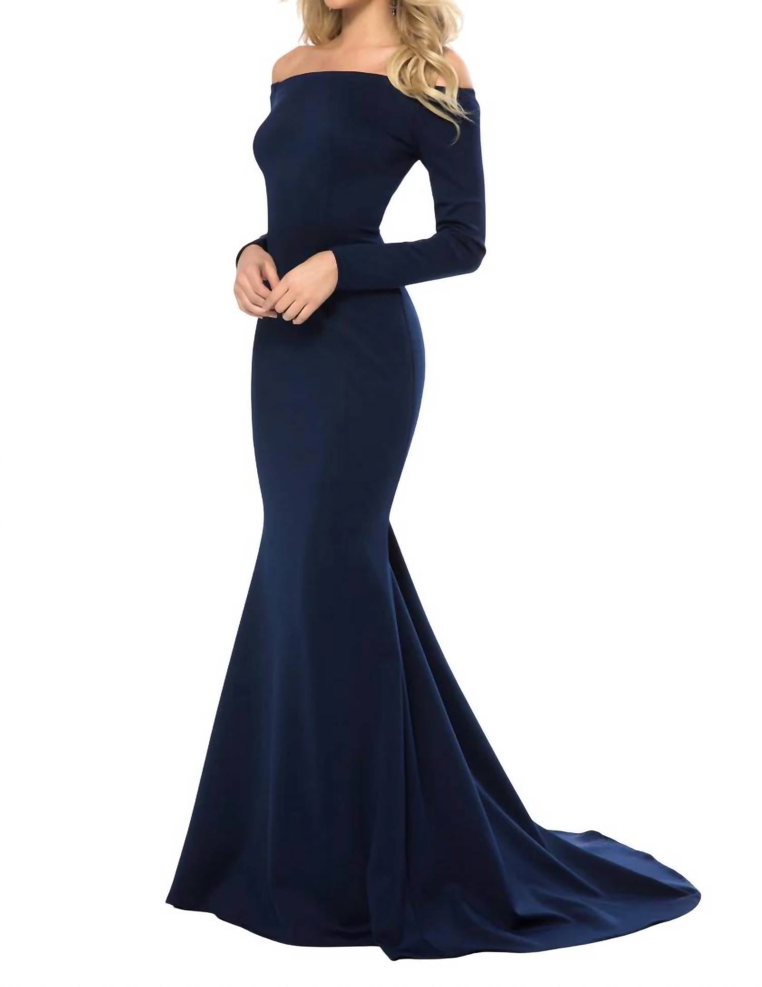 Платье с открытыми плечами и длинными рукавами в темно-синем цвете Sherri Hill
Платье с открытыми плечами и длинными рукавами в темно-синем цвете Sherri Hill