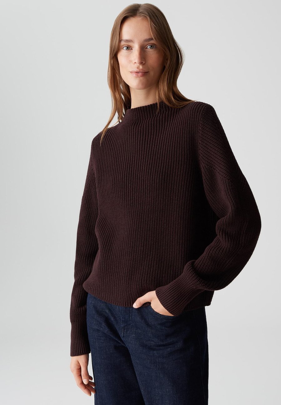 Джемпер OPUS REGULAR FIT FUNNEL NECK, Dark Grape/Dark Purple
Джемпер OPUS REGULAR FIT FUNNEL NECK, Dark Grape/Dark Purple