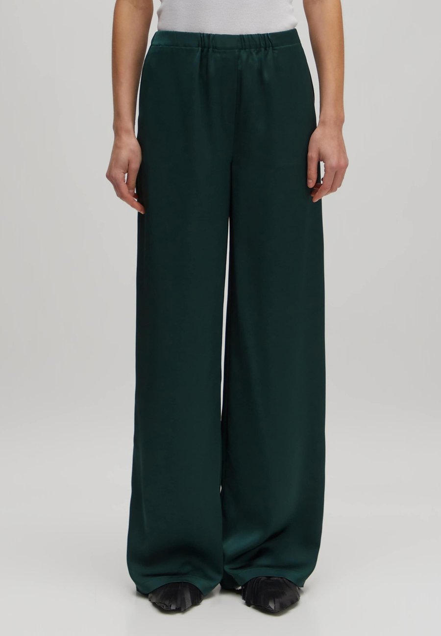 Брюки EDITED ELODIE, Grün/Green
Брюки EDITED ELODIE, Grün/Green