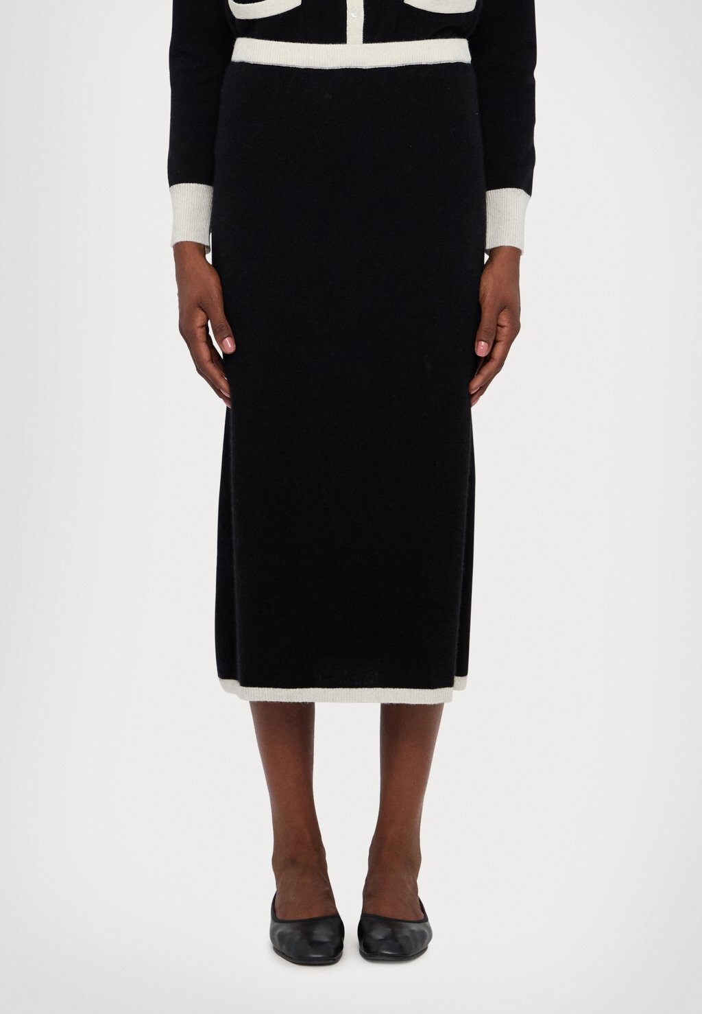 Юбка-карандаш CONTRAST SKIRT KNITID, черный
Юбка-карандаш CONTRAST SKIRT KNITID, черный