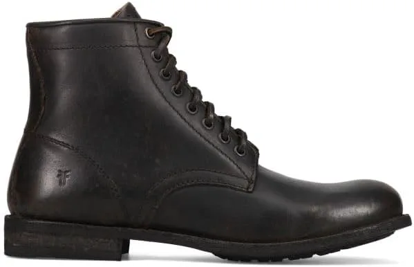 Мужские ботинки Frye Tyler с шнуровкой, выполненные из мягкой винтажной кожи с конструкцией Блейка, потемневшими носком и пяткой, а также резиновыми вставками на кожаной подошве - высота голенища 14,5 см, черный
Мужские ботинки Frye Tyler с шнуровкой, выполненные из мягкой винтажной кожи с конструкцией Блейка, потемневшими носком и пяткой, а также резиновыми вставками на кожаной подошве - высота голенища 14,5 см, черный