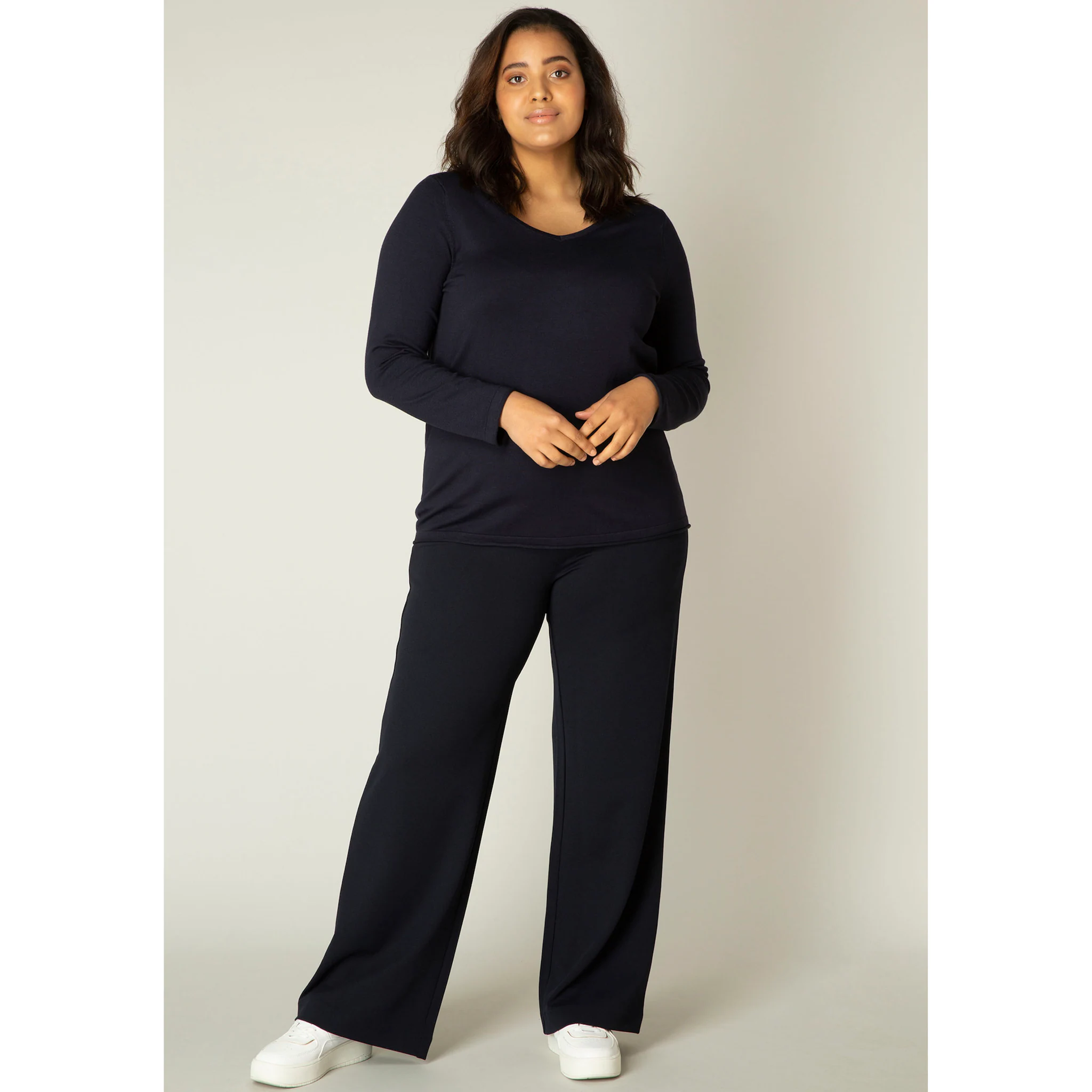 Свитер с V-образным вырезом Base Level и V-образным вырезом Base Level Curvy, синий
Свитер с V-образным вырезом Base Level и V-образным вырезом Base Level Curvy, синий