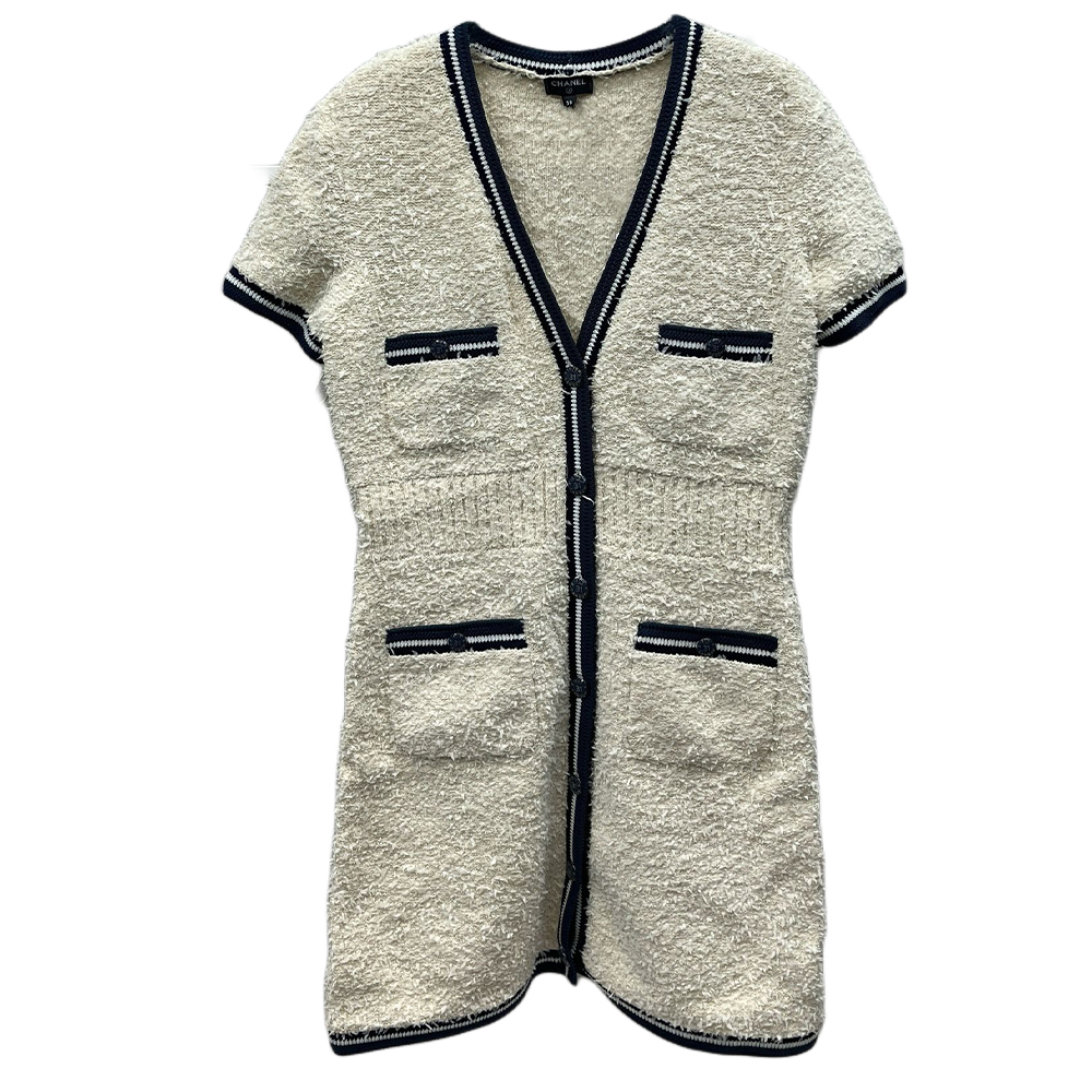 CHANEL Женское белое платье с короткими рукавами
CHANEL Женское белое платье с короткими рукавами