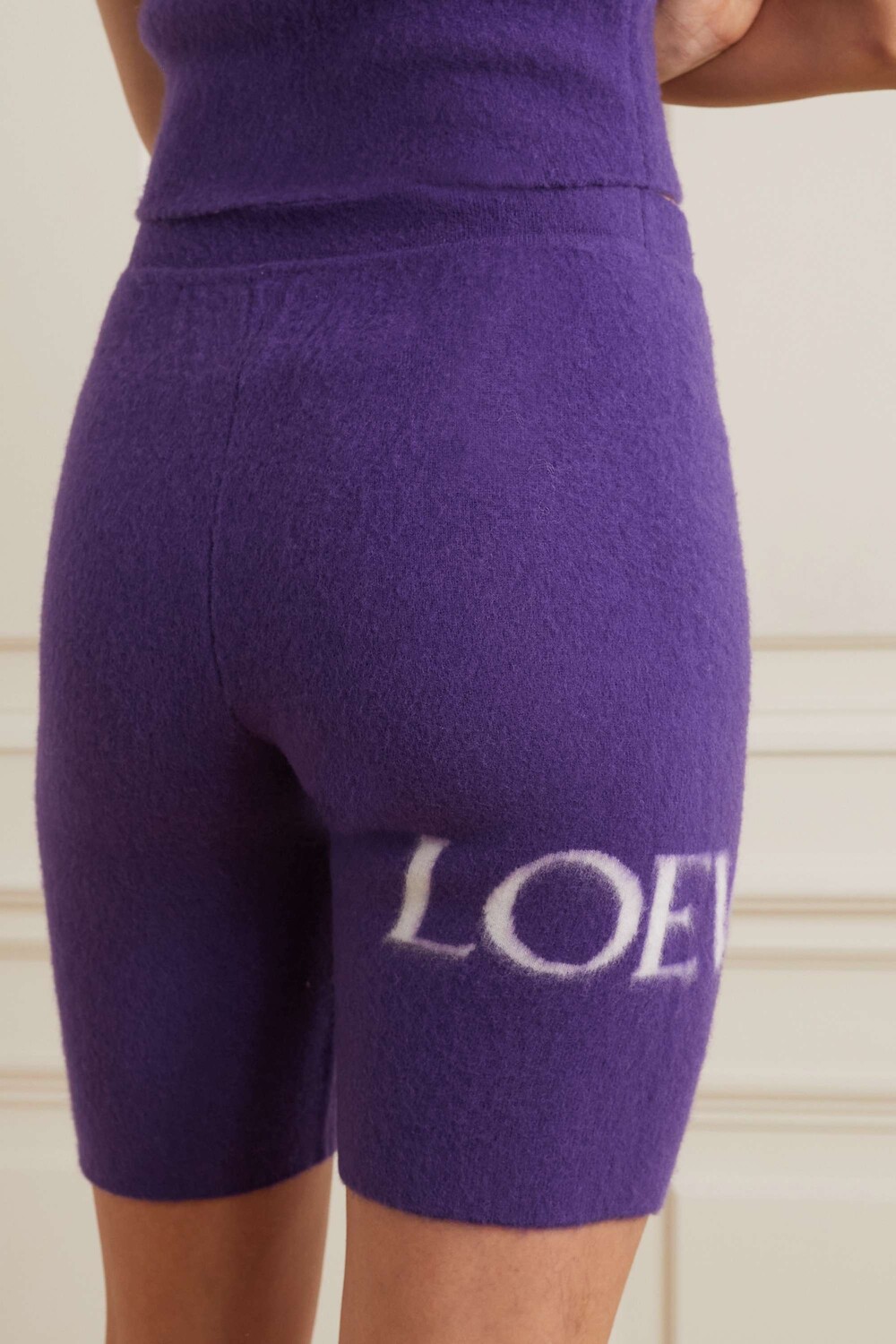 LOEWE Шорты из смесовой шерсти жаккардовой вязки с начесом, фиолетовый
LOEWE Шорты из смесовой шерсти жаккардовой вязки с начесом, фиолетовый