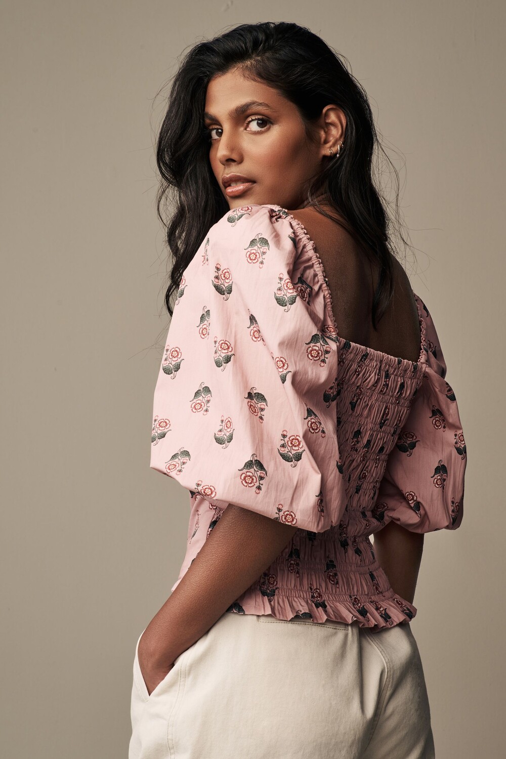 Топ с открытыми плечами и пышными рукавами Laura Ashley, розовый
Топ с открытыми плечами и пышными рукавами Laura Ashley, розовый