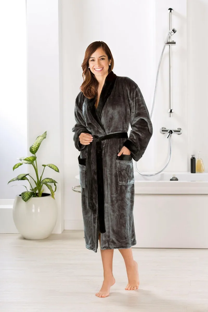 Халат унисекс Gözze "Silk Feeling" (1 шт.), женский и мужской, с элегантным блеском, длинный, антрацит
Халат унисекс Gözze "Silk Feeling" (1 шт.), женский и мужской, с элегантным блеском, длинный, антрацит