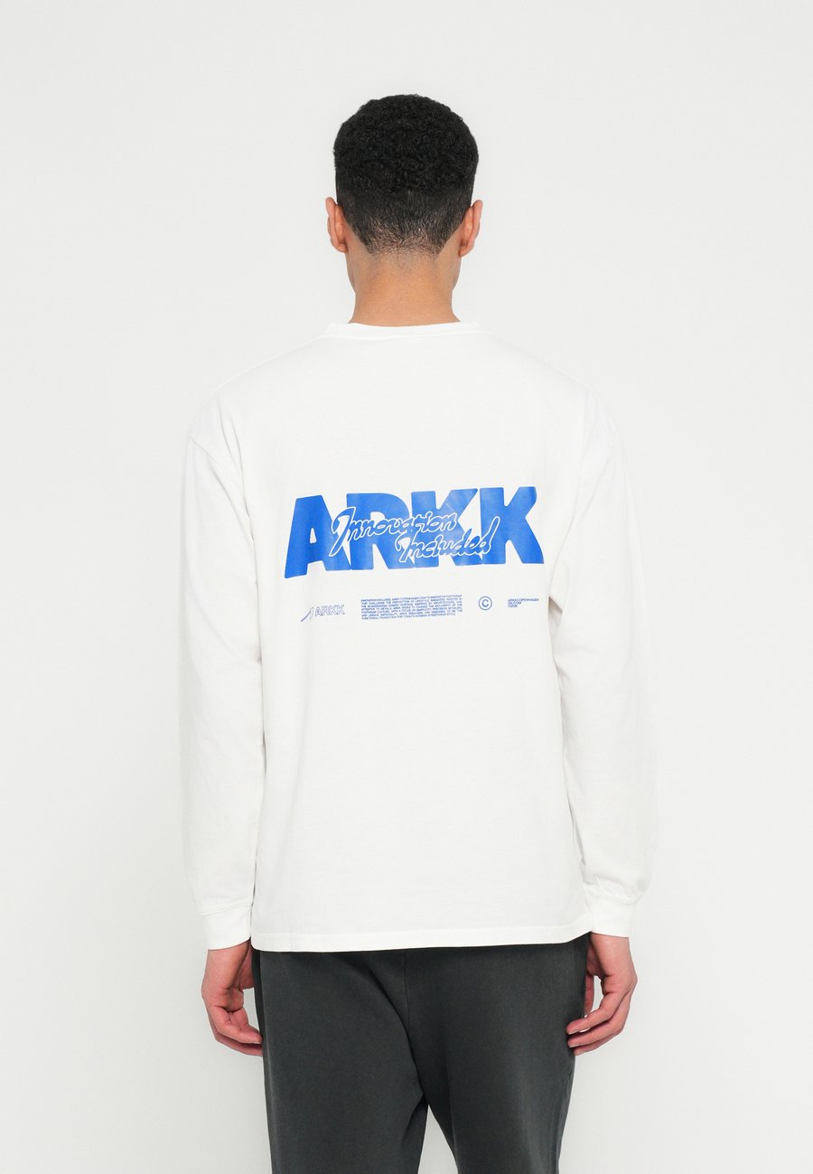 Топ ARKK Copenhagen UNISEX, Off White/Off-White
Топ ARKK Copenhagen UNISEX, Off White/Off-White