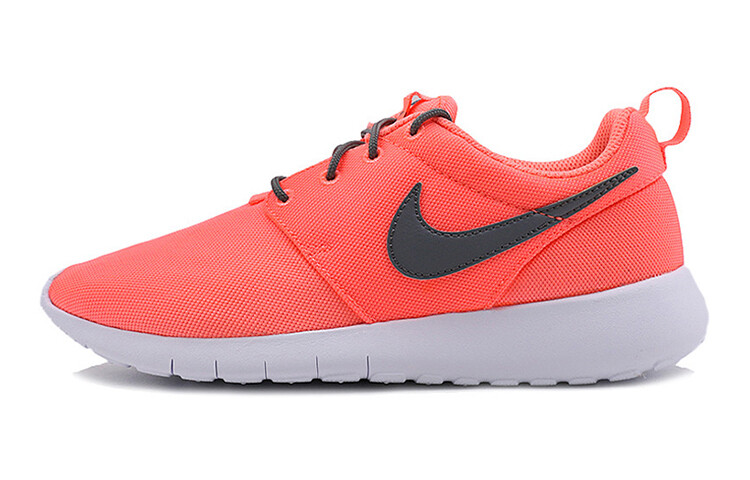 Кроссовки женские Roshe One Running Low-top Black/White Nike 
Кроссовки женские Roshe One Running Low-top Black/White Nike