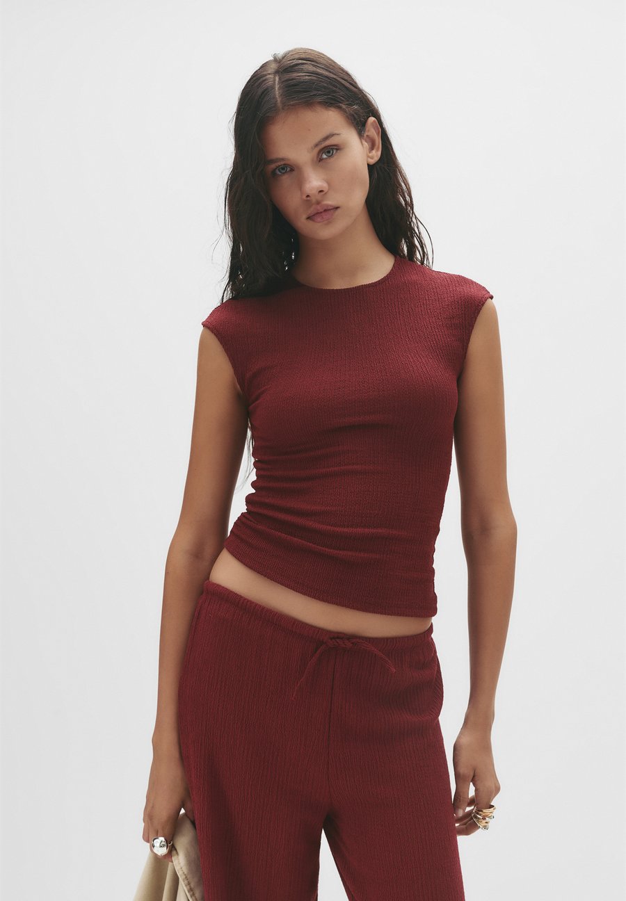 Блуза PULL&BEAR Blouse, Bordeaux
Блуза PULL&BEAR Blouse, Bordeaux