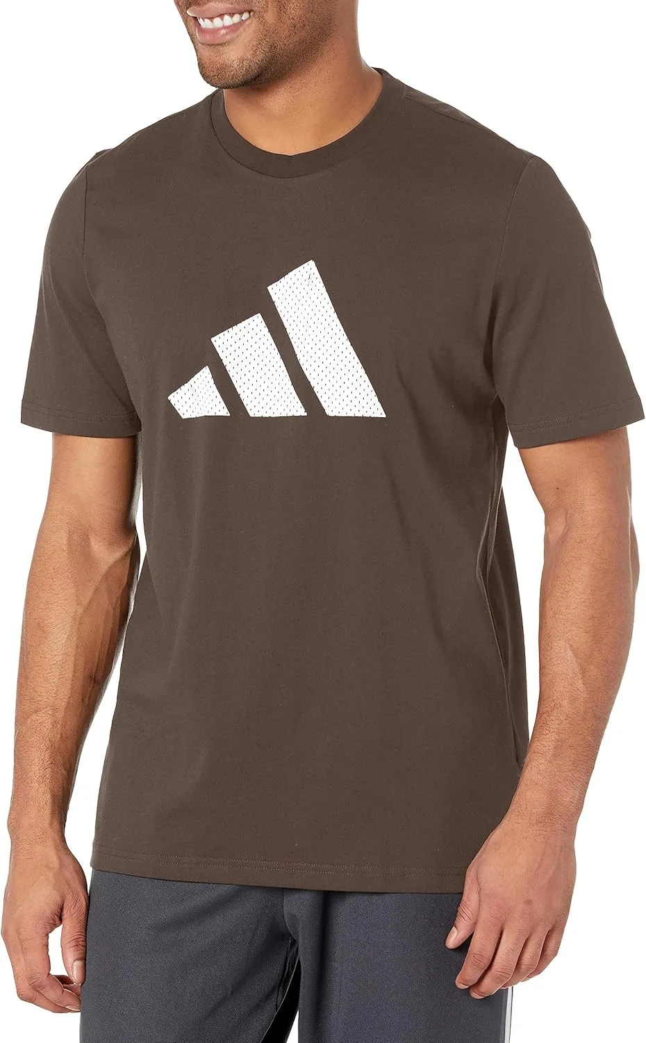 Футболка adidas с перфорированным сетчатым принтом
Футболка adidas с перфорированным сетчатым принтом