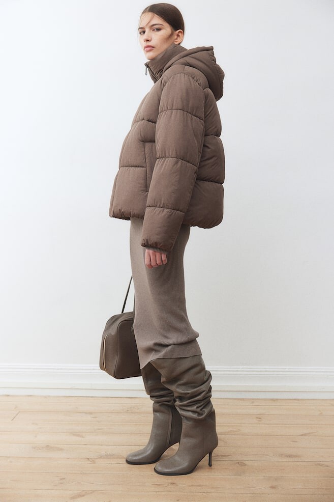 Пуховик с капюшоном H&M, бежевый
Пуховик с капюшоном H&M, бежевый