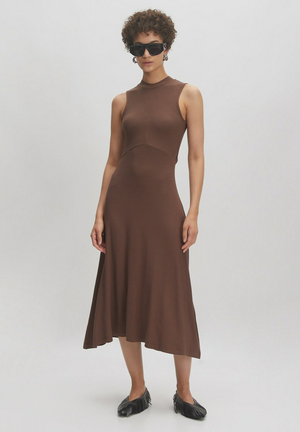 Платье-джемпер EDITED, коричневый
Платье-джемпер EDITED, коричневый