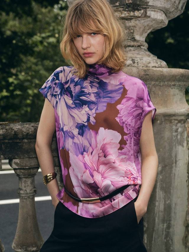 Блузка Anita Floral с высоким воротником и короткими рукавами Mango
Блузка Anita Floral с высоким воротником и короткими рукавами Mango