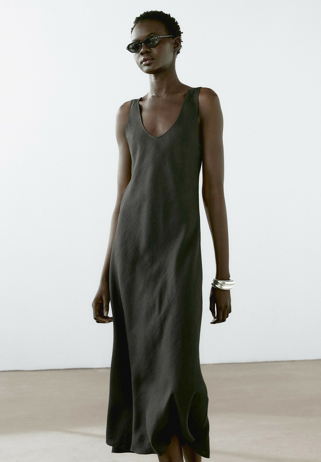 Повседневное платье MIDI Massimo Dutti, темно-зеленый
Повседневное платье MIDI Massimo Dutti, темно-зеленый