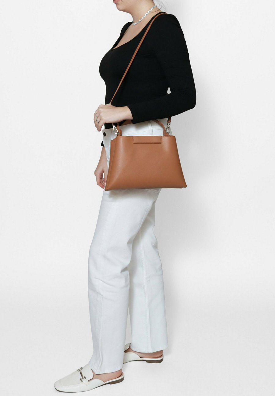 Сумка Chiara Ferretti Handbag, Cognac
Сумка Chiara Ferretti Handbag, Cognac