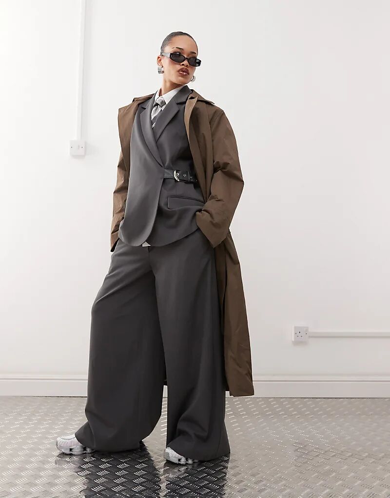 Широкие брюки COLLUSION с поясом, серого цвета - часть комплекта
Широкие брюки COLLUSION с поясом, серого цвета - часть комплекта