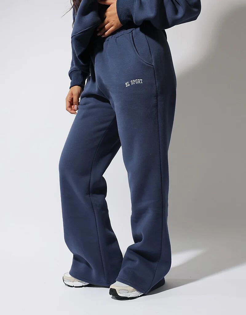 Спортивные расклешенные брюки-джоггеры Simmi London Colby винтажного синего цвета
Спортивные расклешенные брюки-джоггеры Simmi London Colby винтажного синего цвета