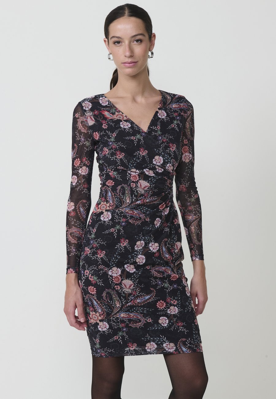 Платье Koroshi Shift dress, Multicolor Multi-Coloured/Multi-Coloured
Платье Koroshi Shift dress, Multicolor Multi-Coloured/Multi-Coloured