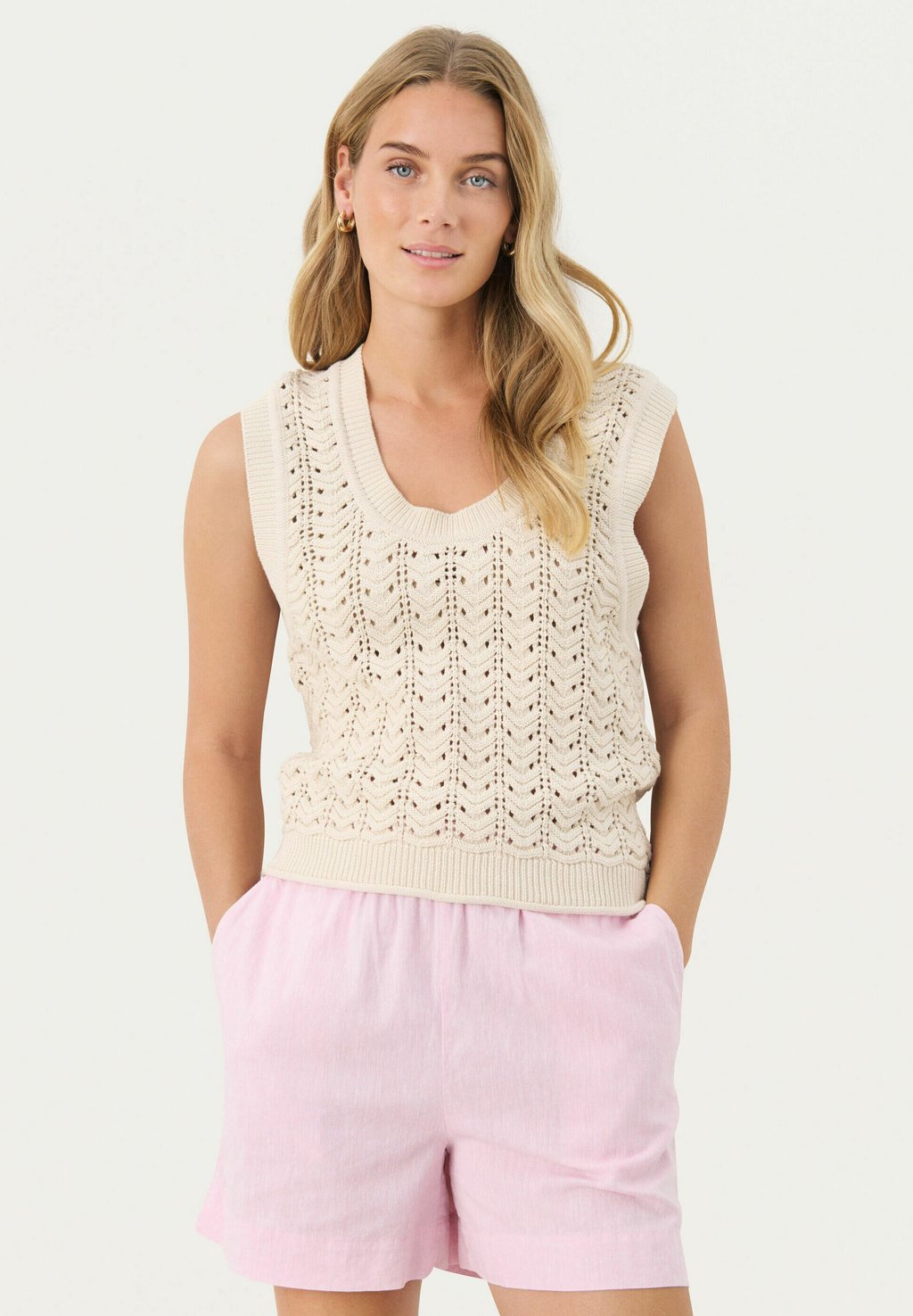 Топ RADKA WA Part Two, слоновая кость
Топ RADKA WA Part Two, слоновая кость