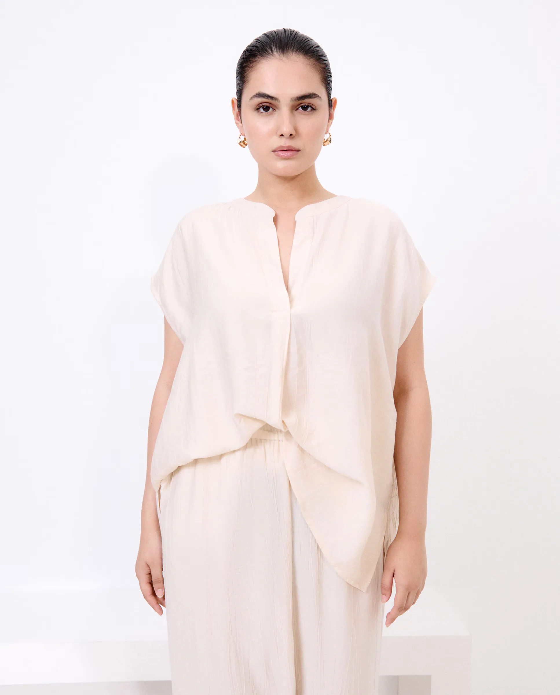 Женский топ с коротким рукавом гладкий Couchel, цвет 130 Marfil
Женский топ с коротким рукавом гладкий Couchel, цвет 130 Marfil