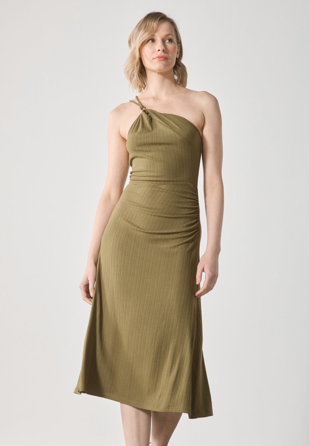 Платье из джерси Vestito elegante Anna Field, зеленый
Платье из джерси Vestito elegante Anna Field, зеленый