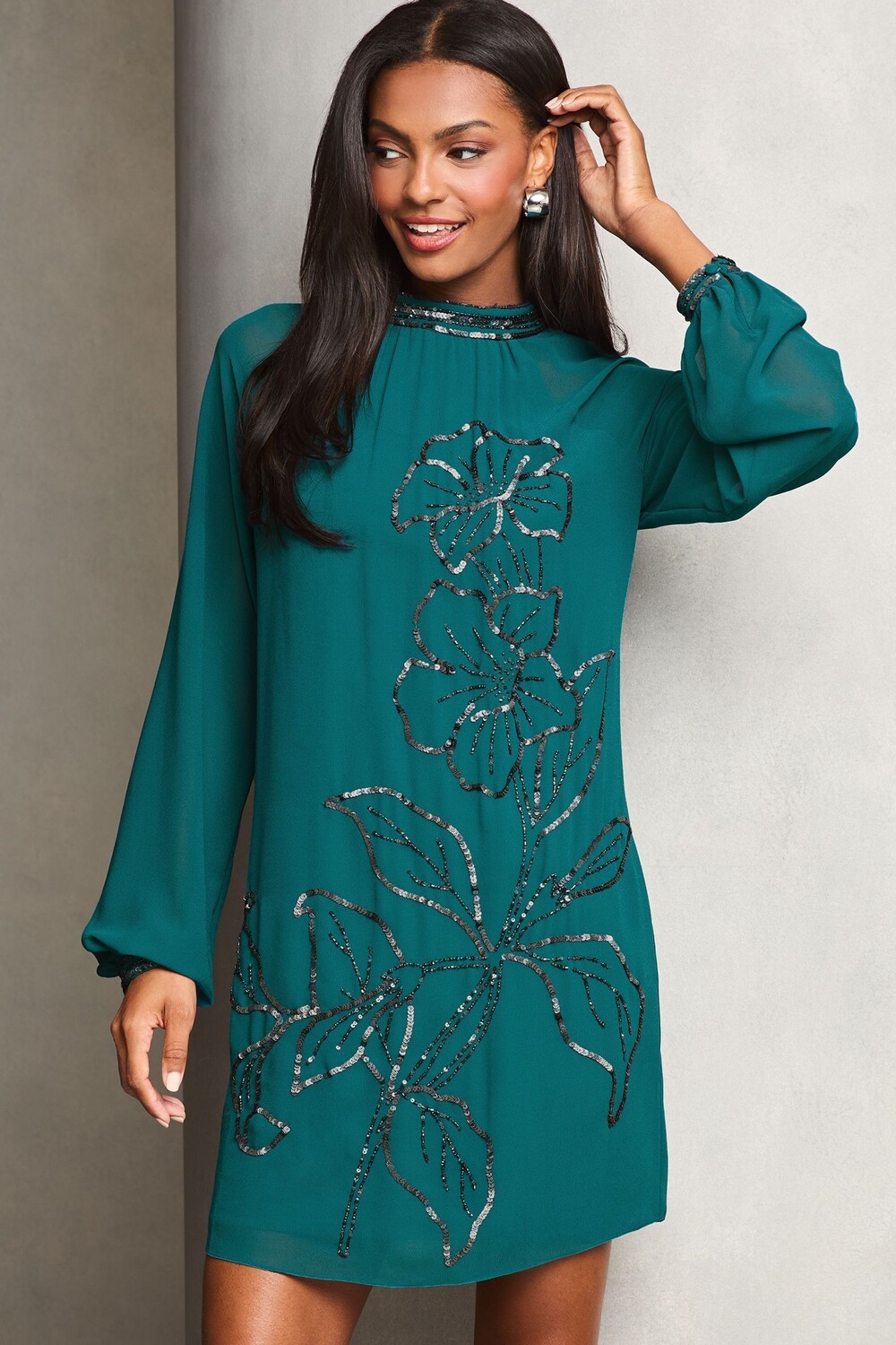 Платье мини с длинными рукавами, украшенное вручную художественной работой Lipsy, бирюзовый
Платье мини с длинными рукавами, украшенное вручную художественной работой Lipsy, бирюзовый