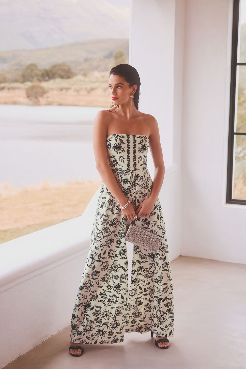 Плиссированный комбинезон с широкими штанинами и вырезом-бандо Next, белый
Плиссированный комбинезон с широкими штанинами и вырезом-бандо Next, белый