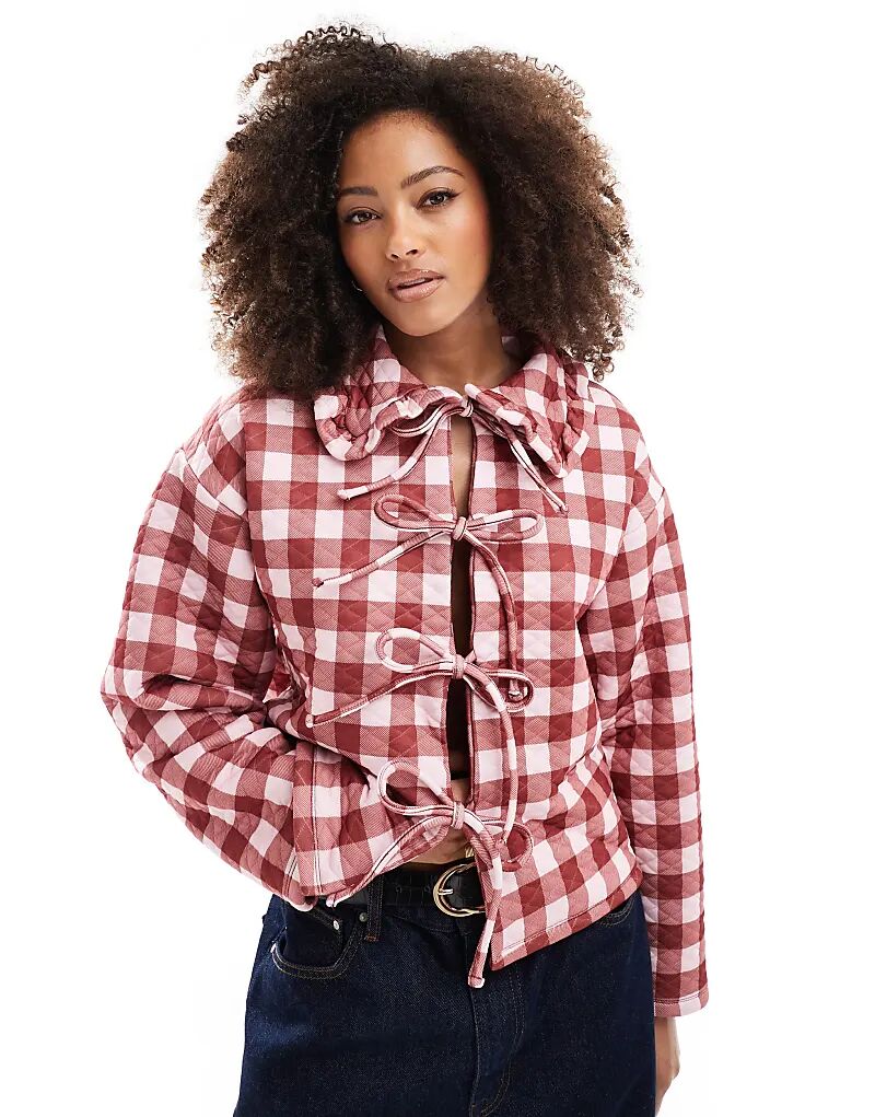 Стеганая куртка с длинными рукавами и воротником в бордово-розовую клетку ASOS DESIGN
Стеганая куртка с длинными рукавами и воротником в бордово-розовую клетку ASOS DESIGN