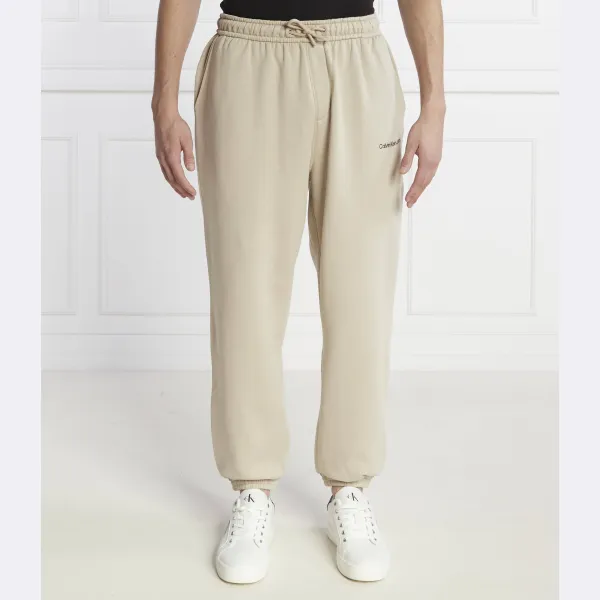 Спортивные брюки стандартного кроя Calvin Klein, бежевый
Спортивные брюки стандартного кроя Calvin Klein, бежевый