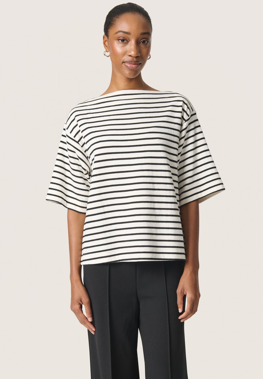 Футболка Soaked in Luxury SLINGINA, White And Black Stripe/White, Белый, Футболка Soaked in Luxury SLINGINA, White And Black Stripe/White
Футболка Soaked in Luxury SLINGINA, White And Black Stripe/White, Белый, Футболка Soaked in Luxury SLINGINA, White And Black Stripe/White