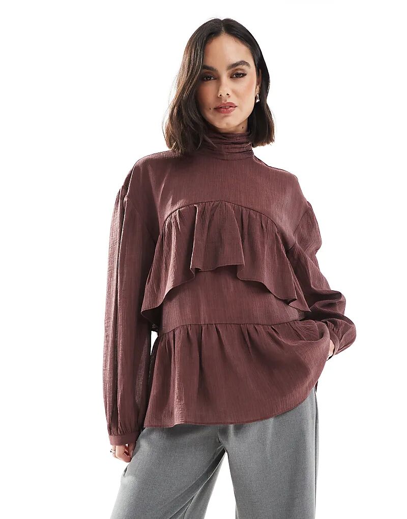 Топ с высоким воротом и оборками коричневого цвета ASOS DESIGN 
Топ с высоким воротом и оборками коричневого цвета ASOS DESIGN