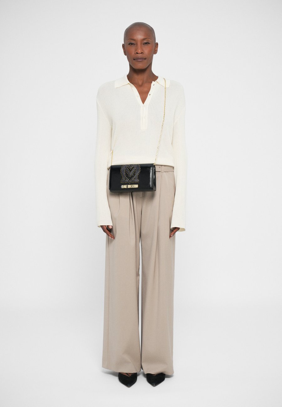 Сумка кросс-боди Love Moschino SMART DAILY BAG, Black
Сумка кросс-боди Love Moschino SMART DAILY BAG, Black