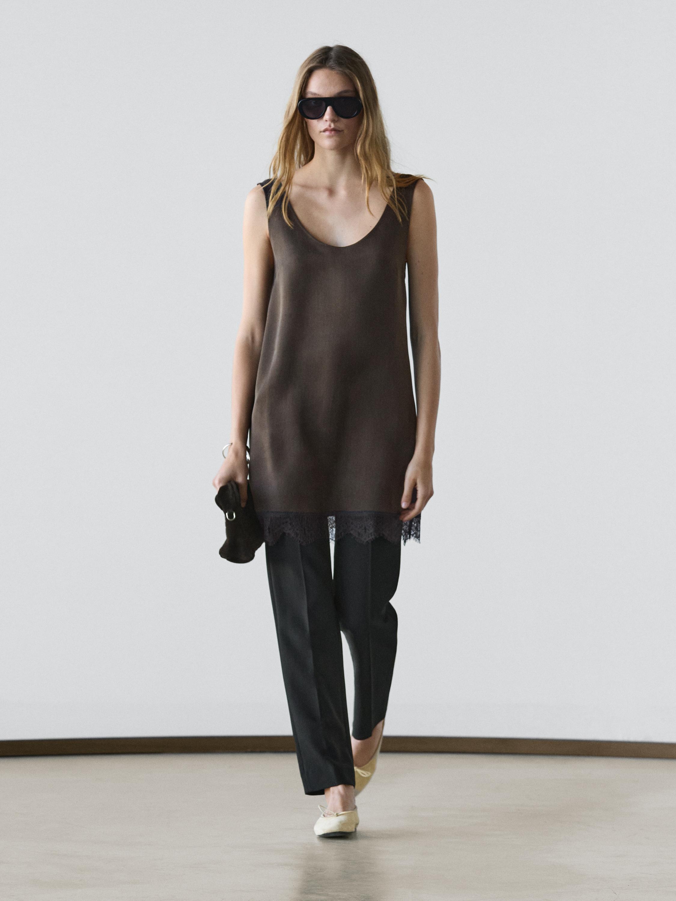 Короткое летящее атласное платье Massimo Dutti, chocolate
Короткое летящее атласное платье Massimo Dutti, chocolate