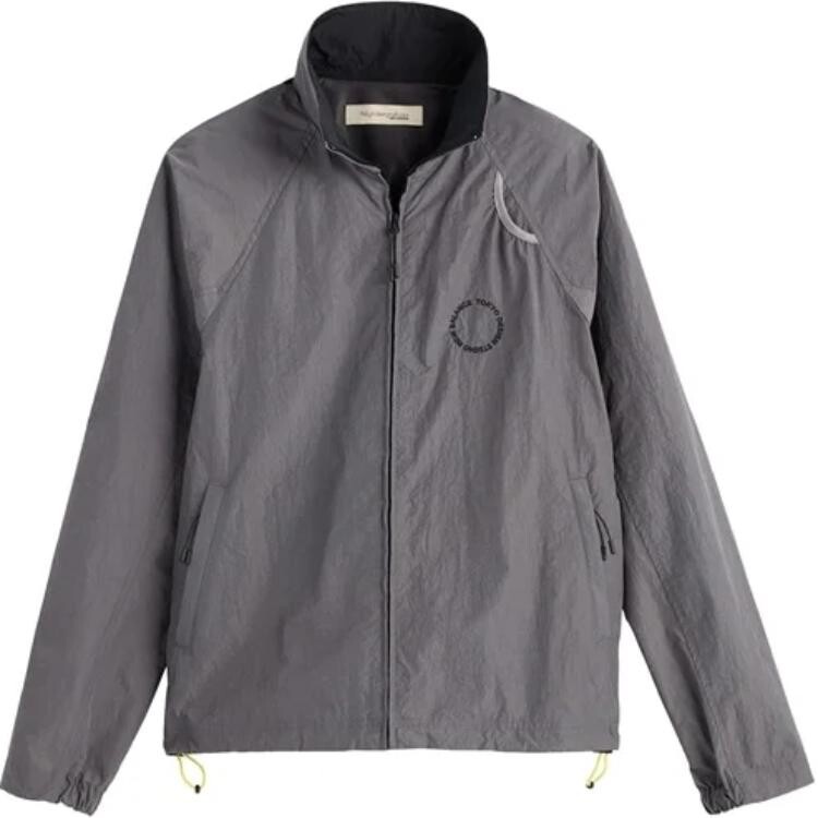 Куртка унисекс светло-серая New Balance, серый
Куртка унисекс светло-серая New Balance, серый