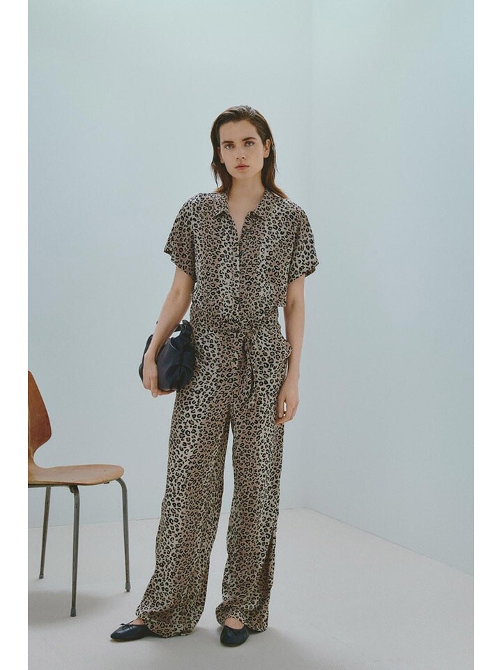 Комбинезон Vila, бежевый
Комбинезон Vila, бежевый