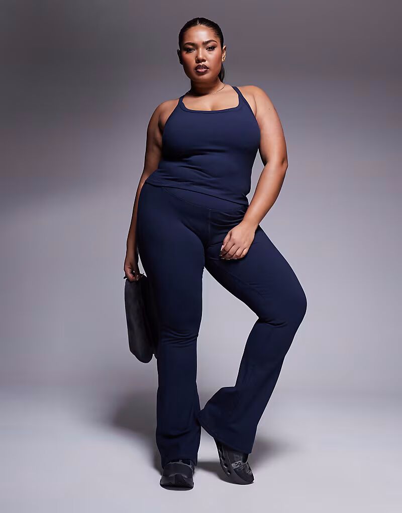 4505 Curve Icon мягкий топ для йоги с внутренним бюстгальтером и регулируемыми бретелями, цвет темно-синий
4505 Curve Icon мягкий топ для йоги с внутренним бюстгальтером и регулируемыми бретелями, цвет темно-синий